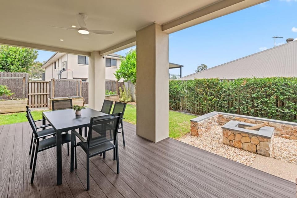 3BR Family Home in Rochedale Aussie Local Living House in Brisbane