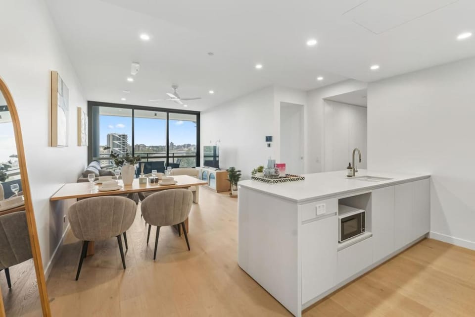 Modern 2BR Apartment on Coronation Drive, Toowong Apartment in Toowong