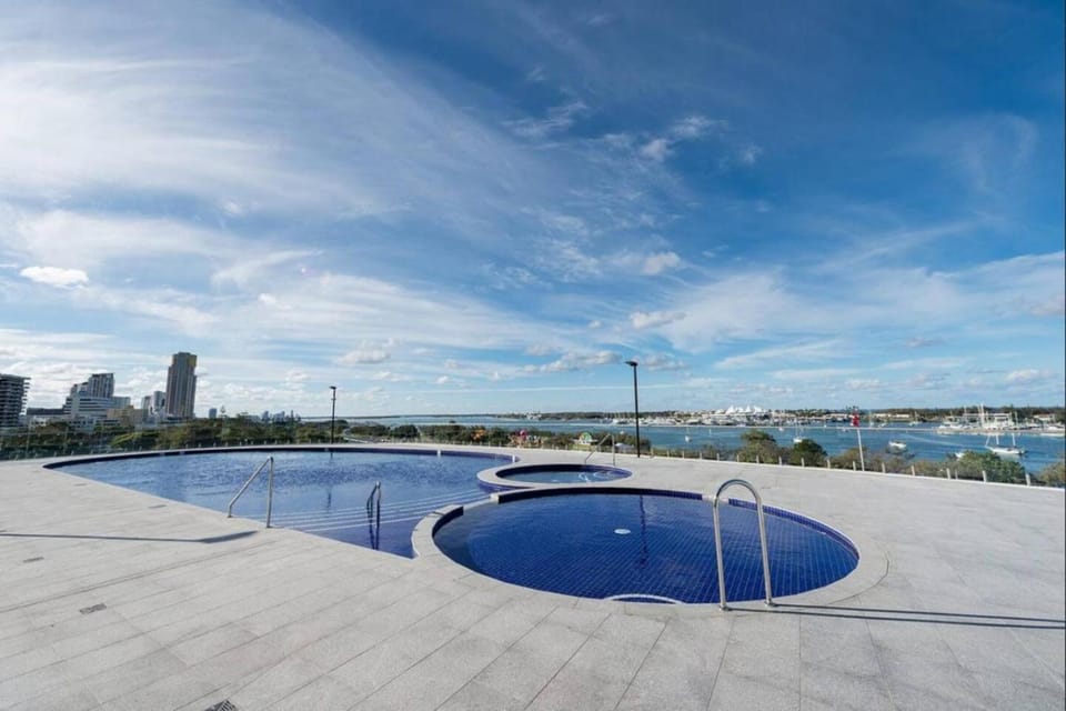Prime Location Wake Up to Ocean Views with Pool Apartment in Main Beach