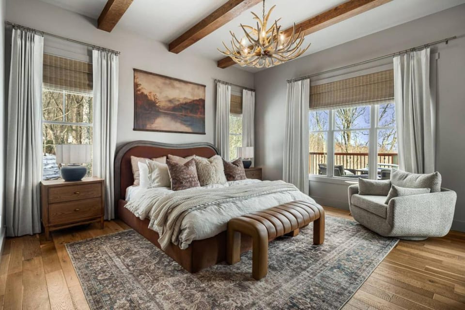 Laurel House - Luxury, Mtn Views, Games, Office, Bar, and Hot Tub House in Watauga