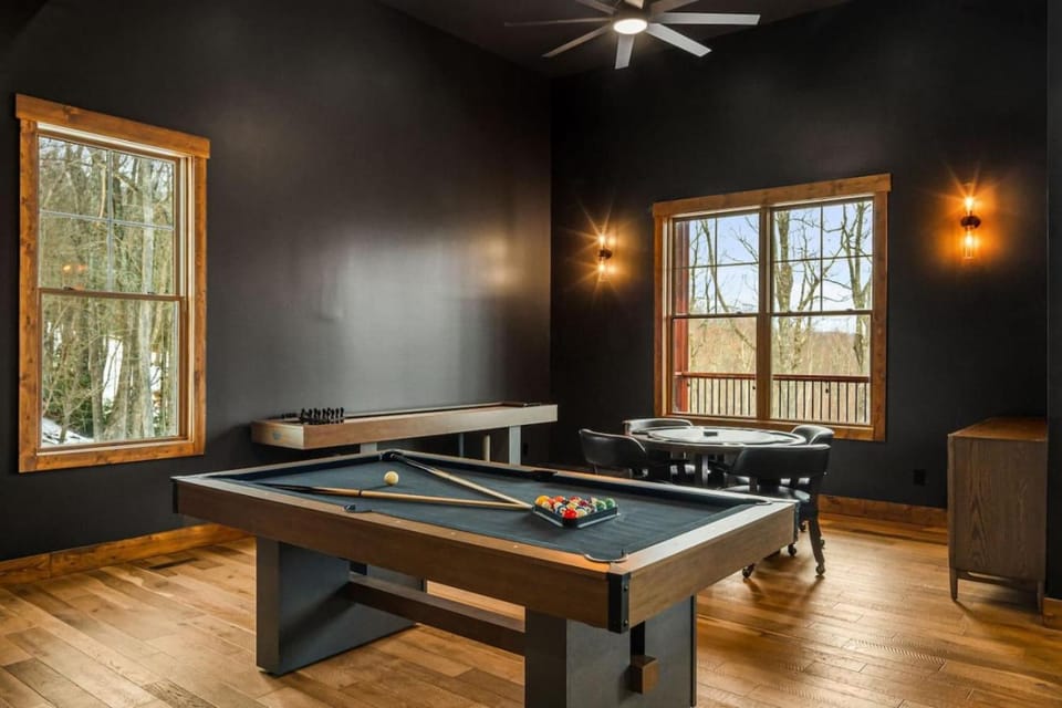 Laurel House - Luxury, Mtn Views, Games, Office, Bar, and Hot Tub House in Watauga