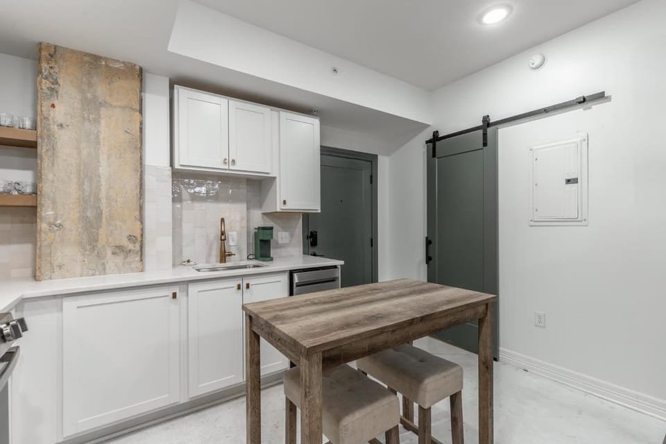 Kitchen or kitchenette, Dining area, pet friendly