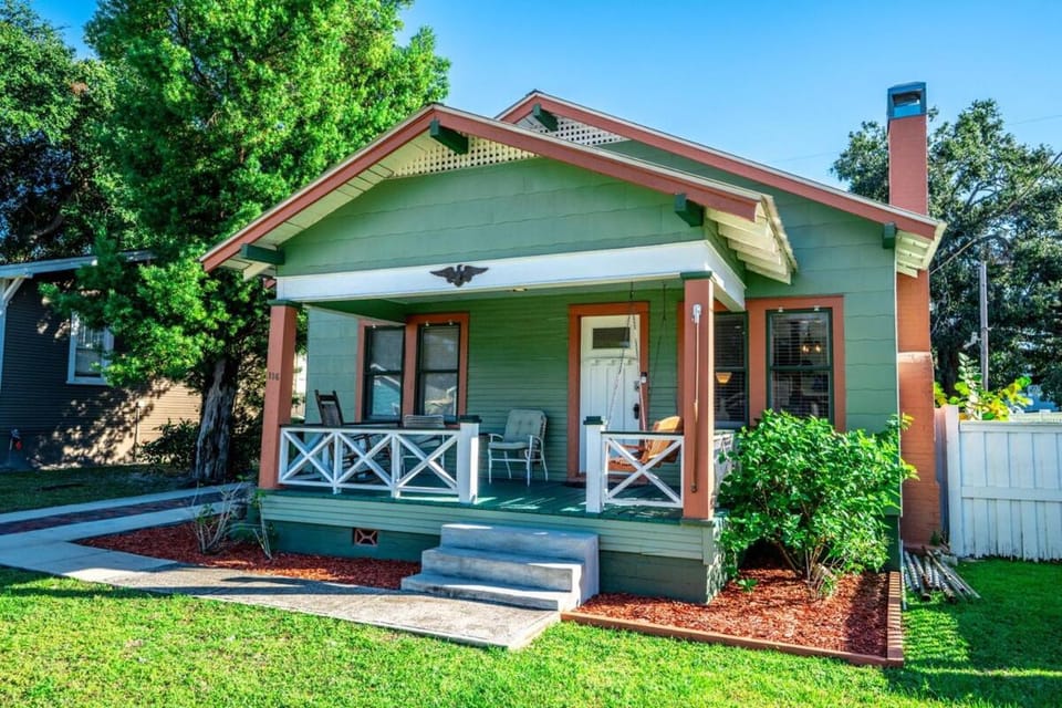 Inn the Heights- the Bungalow -5 min to RJ stadium House in Tampa