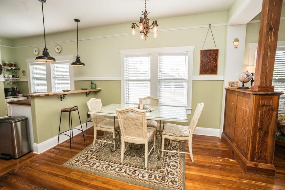 Inn the Heights- the Bungalow -5 min to RJ stadium House in Tampa