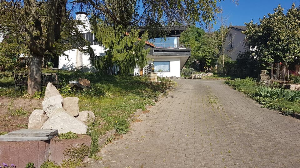 Property building, Neighbourhood, Garden, Garden view