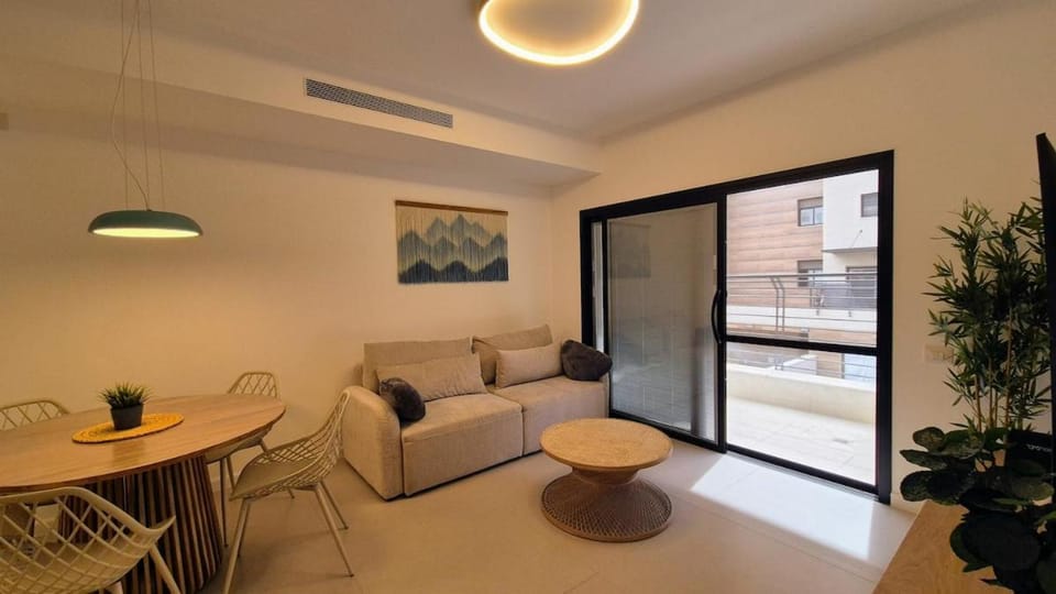 Blue in the desert - luxury apartment 10 min walk from the mall Apartment in Eilat