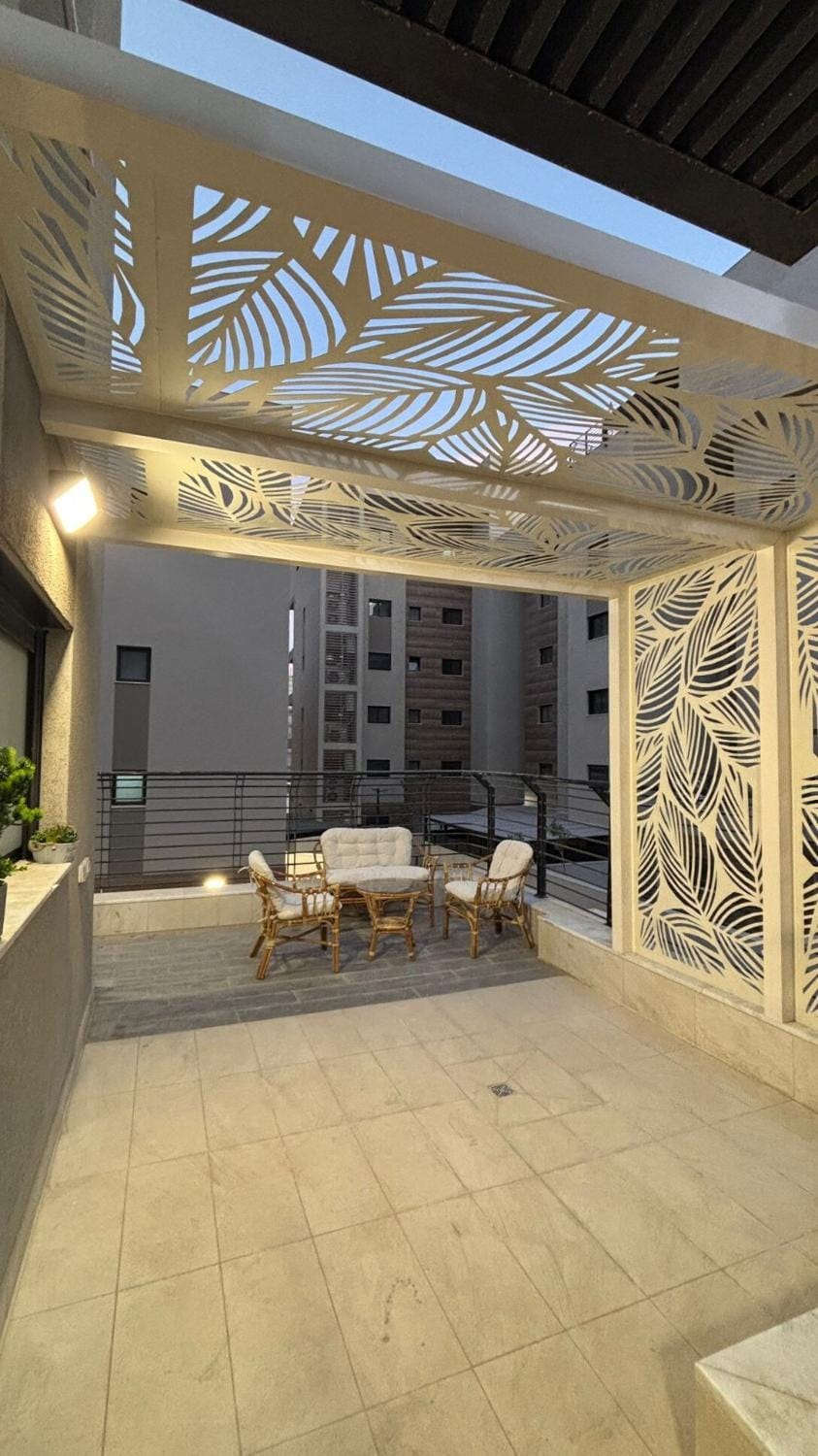 Blue in the desert - luxury apartment 10 min walk from the mall Apartment in Eilat