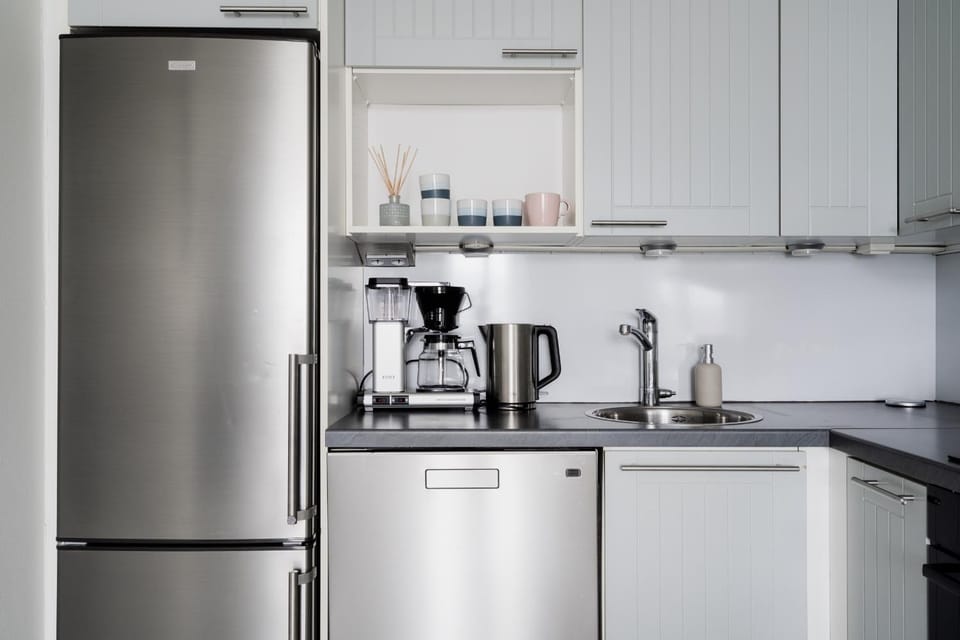Coffee/tea facilities, dishwasher, oven, stove, kitchen
