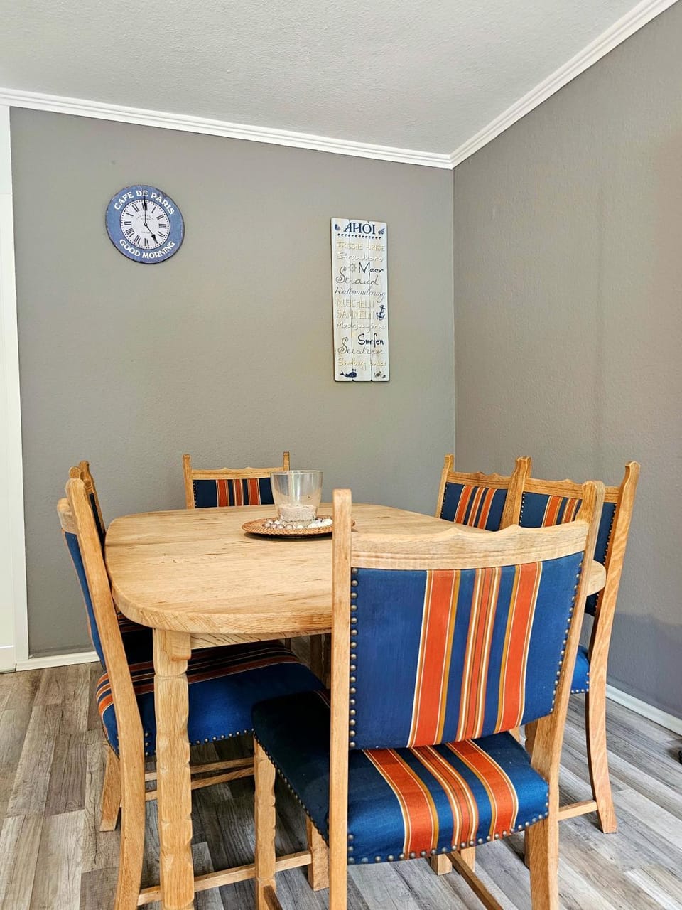 Seating area, Dining area