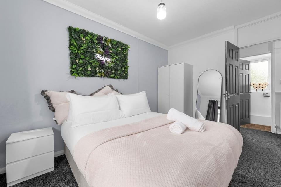 Bedroom, wardrobe