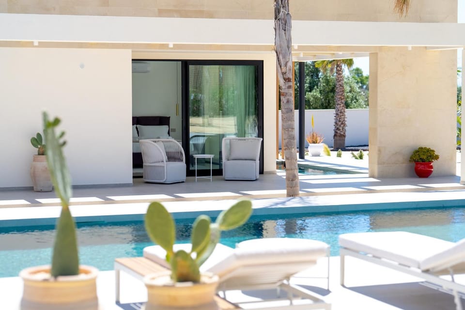 Living room, Pool view, Swimming pool, sunbed