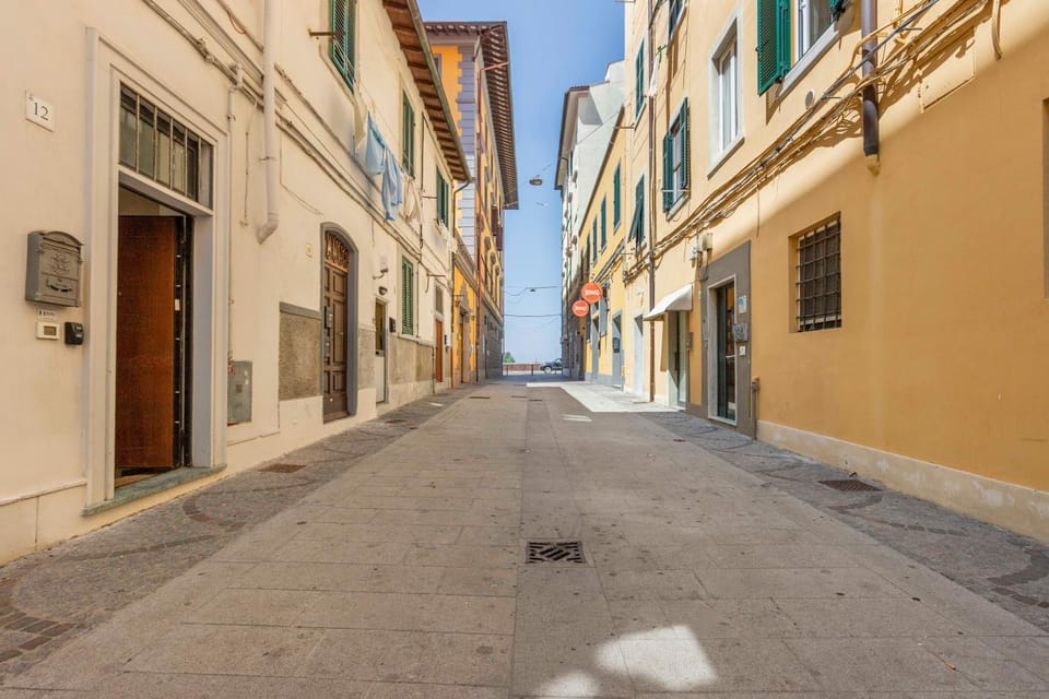 Brezza Marina Apartment, Zona Porto, Livorno Apartment in Livorno