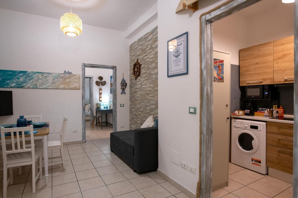 Brezza Marina Apartment, Zona Porto, Livorno Apartment in Livorno