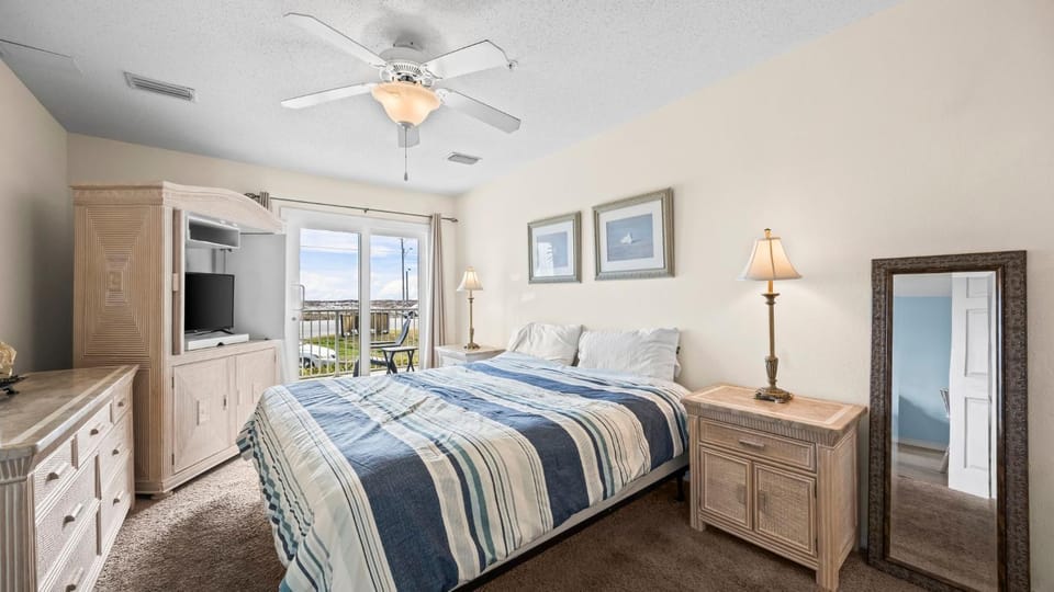The East Beach Classic Ground Floor Convenience Apartment in Gulf Shores