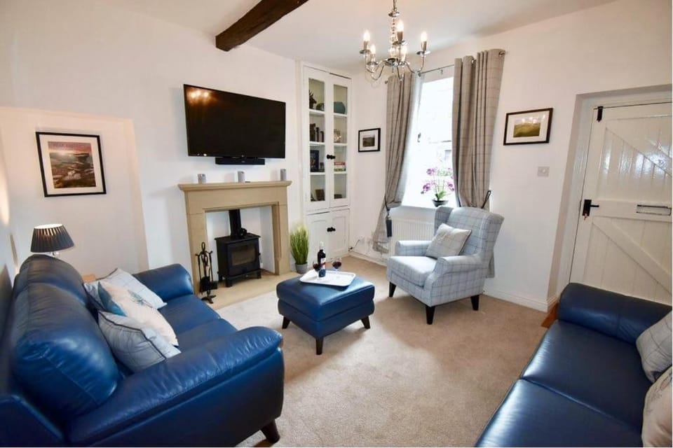 Charming Riverside Cottage in Bradwell, Central Peak District, 4 Guests House in High Peak District