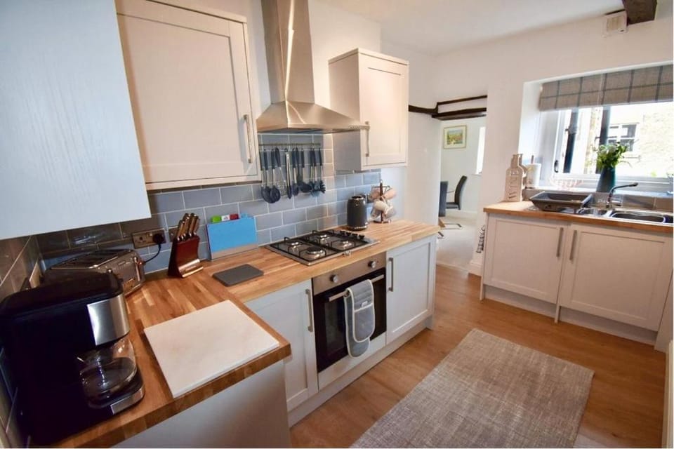Charming Riverside Cottage in Bradwell, Central Peak District, 4 Guests House in High Peak District