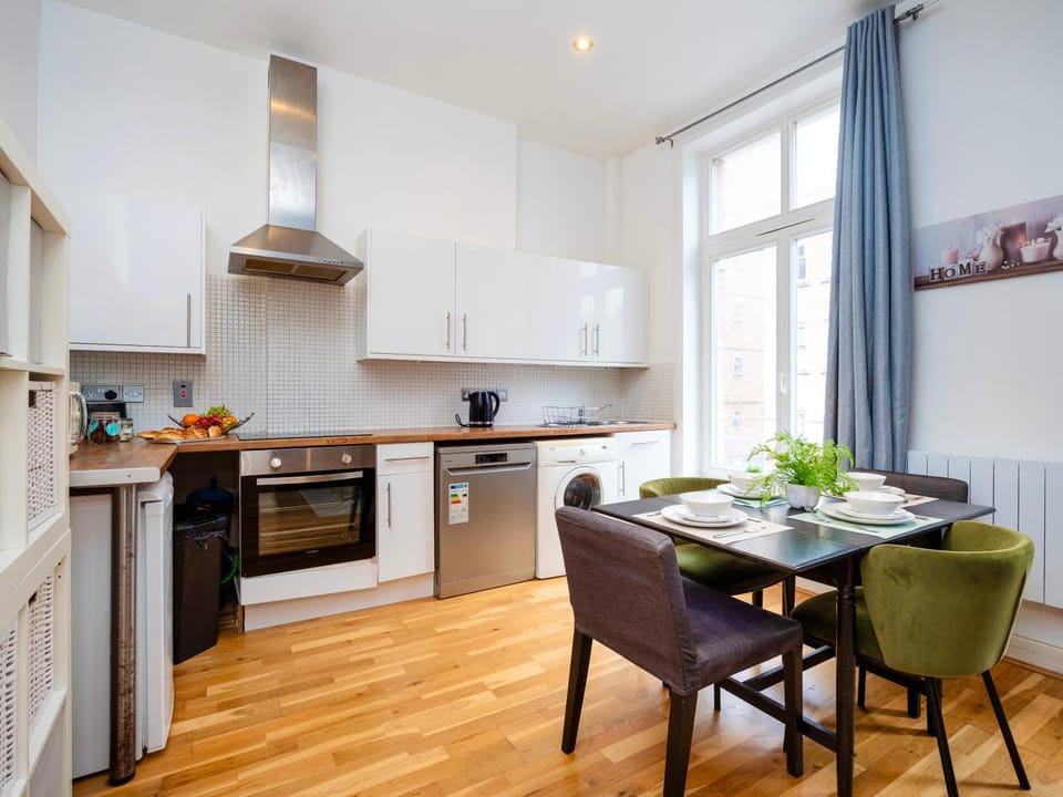 Kitchen or kitchenette, dishwasher