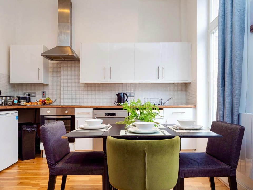 Kitchen or kitchenette, Living room, Seating area, Dining area, toaster