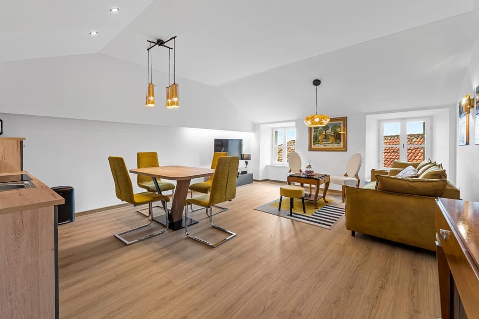 TV and multimedia, Living room, Dining area