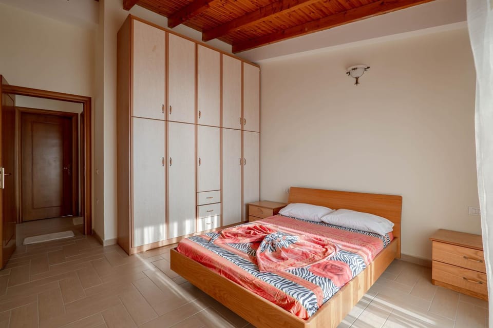 Bed, Bedroom, towels, wardrobe