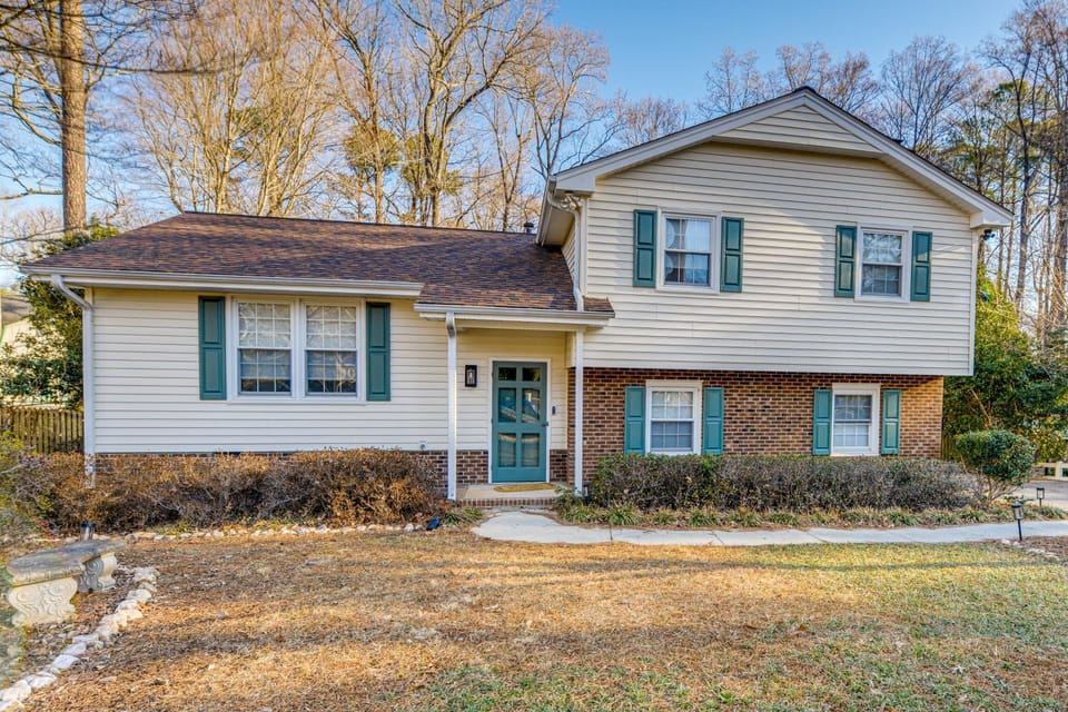 Home 1 Mi to Dtwn Cary! Easy Commute to Triangle House in Cary