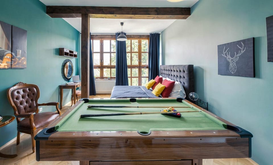 Billiard, Seating area
