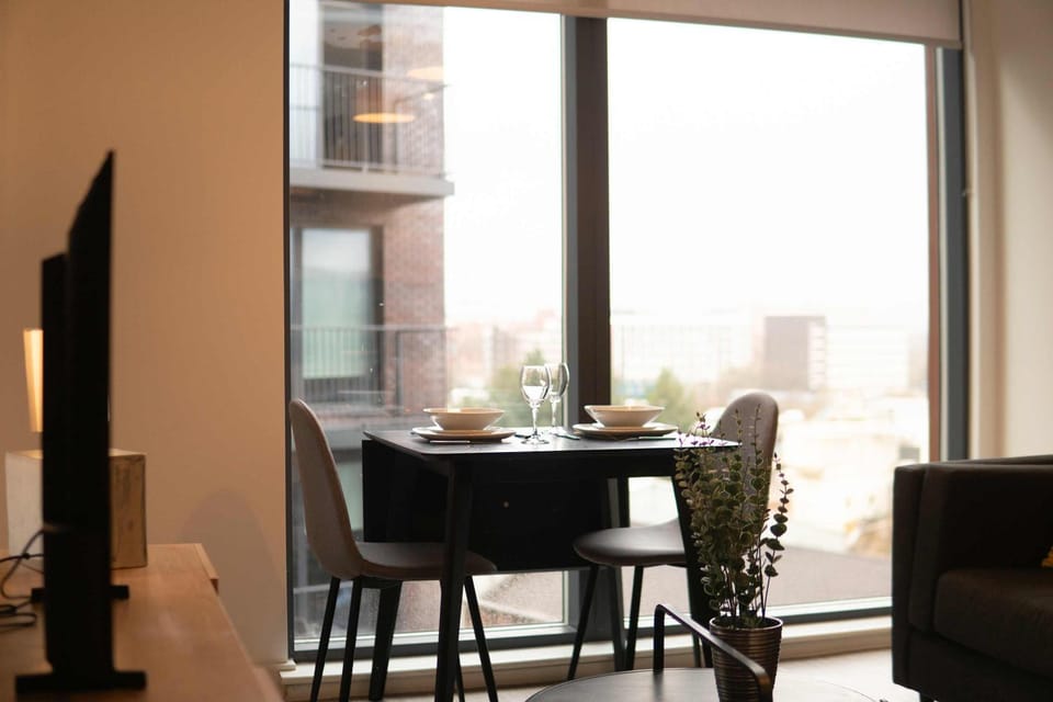 Bright 1 Bed Apartment in Manchester w Balcony Apartment in Salford
