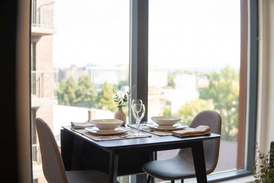 Bright 1 Bed Apartment in Manchester w Balcony Apartment in Salford