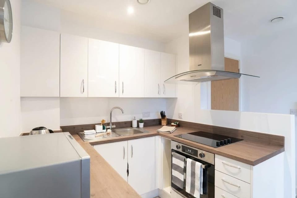Bright 1 Bed Apartment in Manchester w Balcony Apartment in Salford