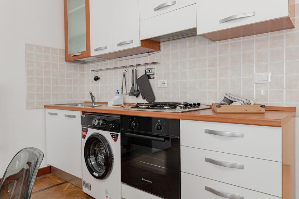 Coffee/tea facilities, Kitchen or kitchenette, oven, washing machine