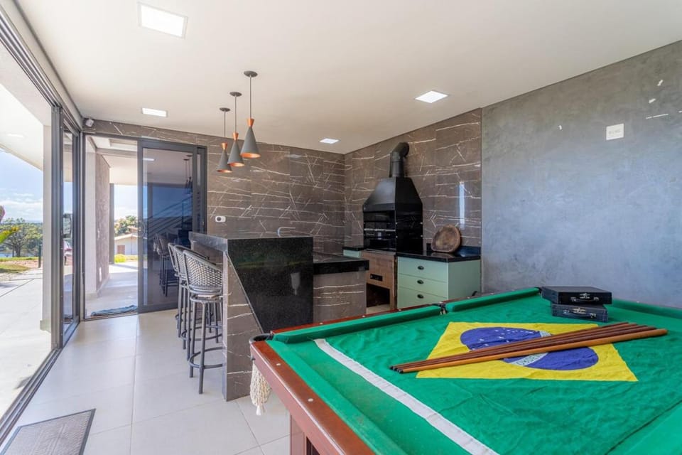 Billiard, Game Room