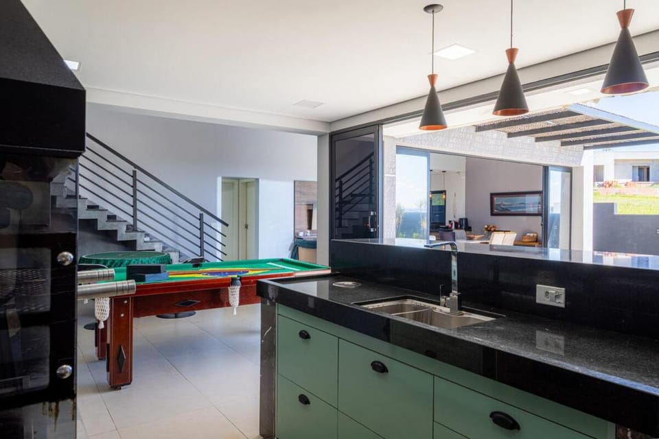 Billiard, Game Room