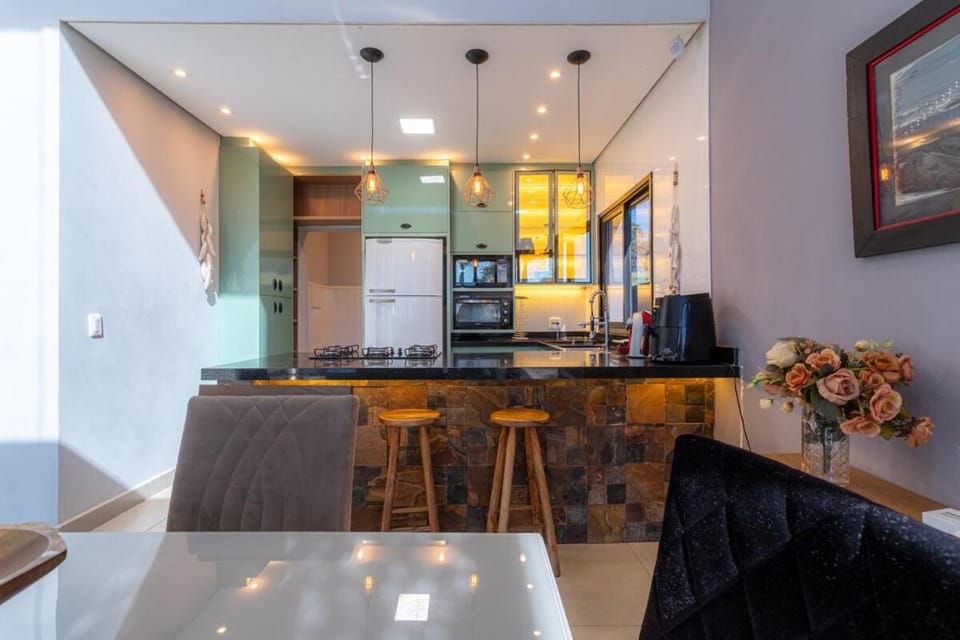 Kitchen or kitchenette, Dining area, stove