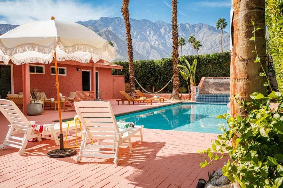 The Pink House - Palm Springs Gem with Private Pool & BBQ Villa in Palm Springs