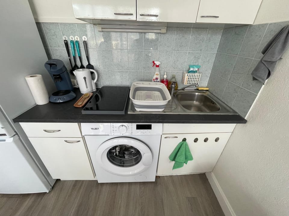 Studio Cabine climatisé avec parking Vue Panoramique Stade Marché Cabin in Le Lavandou