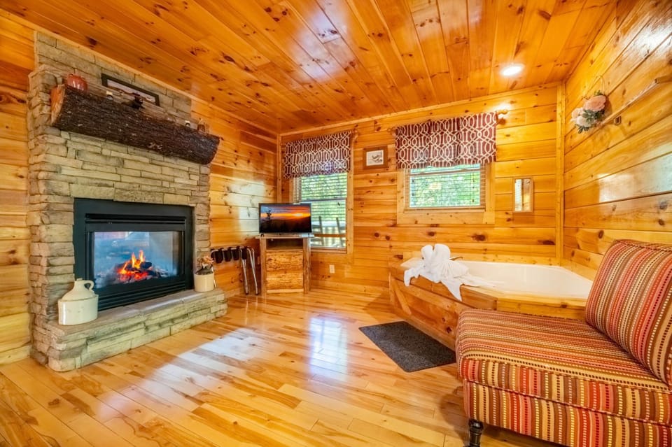 Makin Memories - Outdoor Hot Tub, Pool Table, Arcade Games + Indoor Jedded Tub House in Sevier County