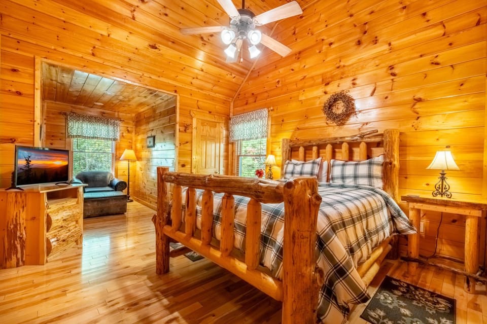 Makin Memories - Outdoor Hot Tub, Pool Table, Arcade Games + Indoor Jedded Tub House in Sevier County