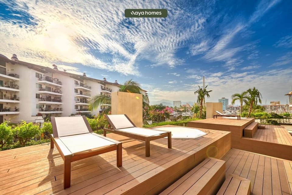 Luxury 2BR Condo in Marina - Pool - Zen Rooftop Apartment in Puerto Vallarta