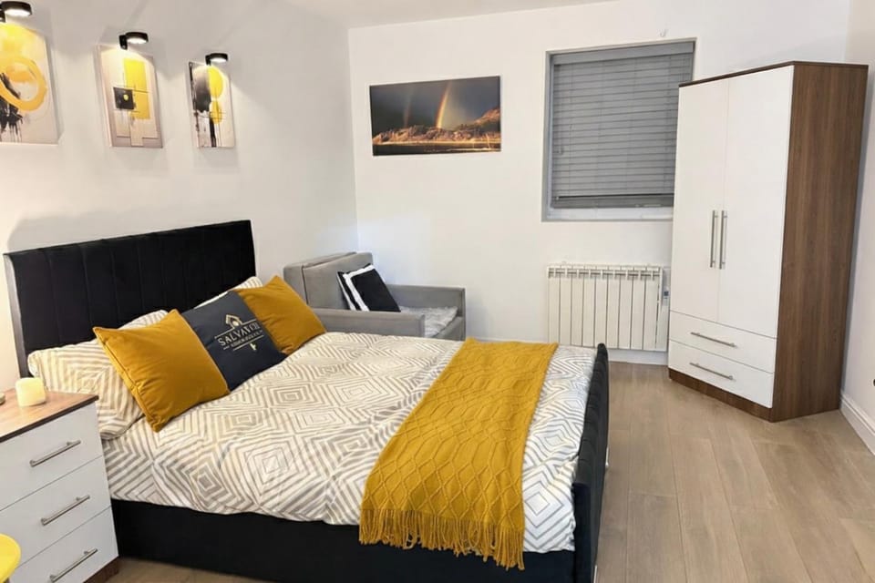Bed, Living room
