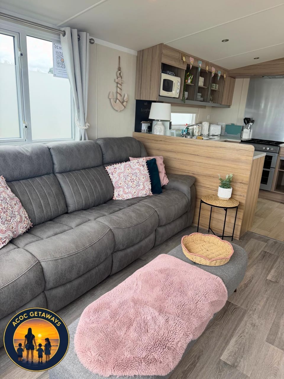 Kitchen or kitchenette, Living room, Seating area, pet friendly