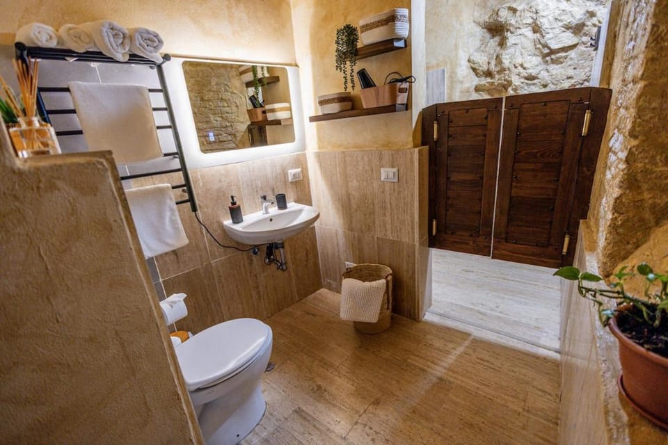 Charming Private Underground Roman Retreat Self Check-In Apartment in Rome