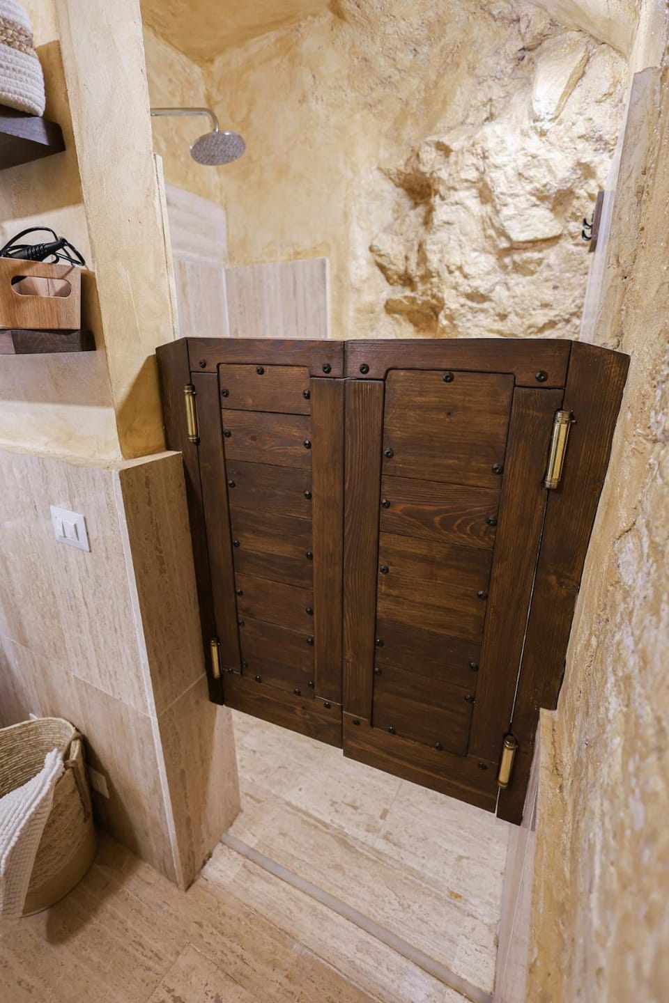 Charming Private Underground Roman Retreat Self Check-In Apartment in Rome