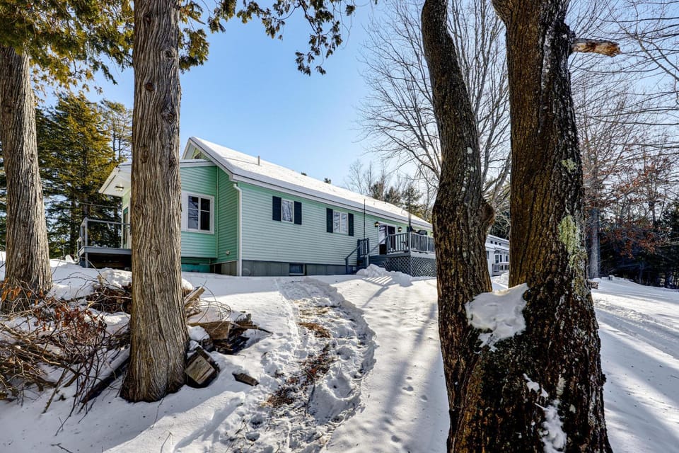 Waterfront Family Home w/ Seasonal Dock in Lincoln House in Lincoln