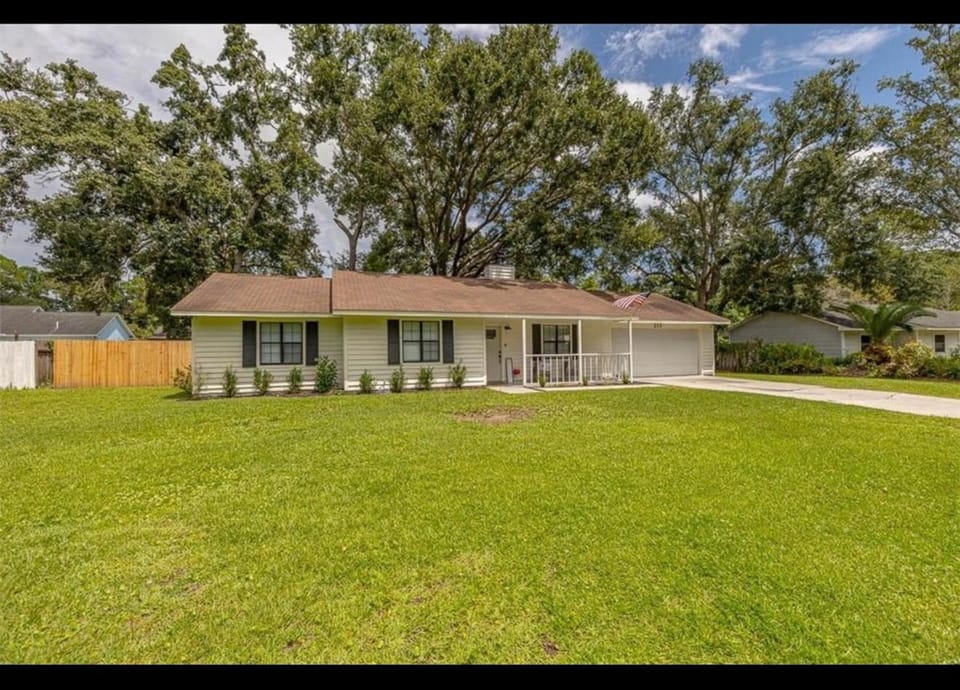 Coastal home near FLETC, I95, St Simons & Jekyll Island House in Georgia