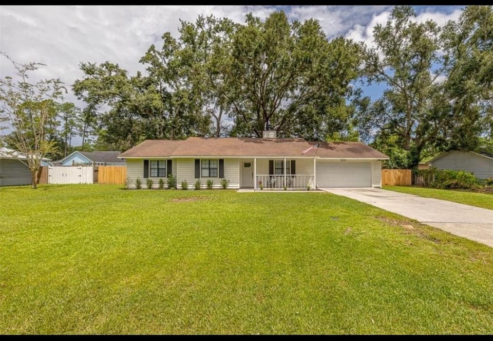 Coastal home near FLETC, I95, St Simons & Jekyll Island House in Georgia