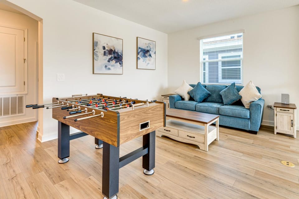 15 Min to Disney: Resort Amenities, Pool! House in Four Corners