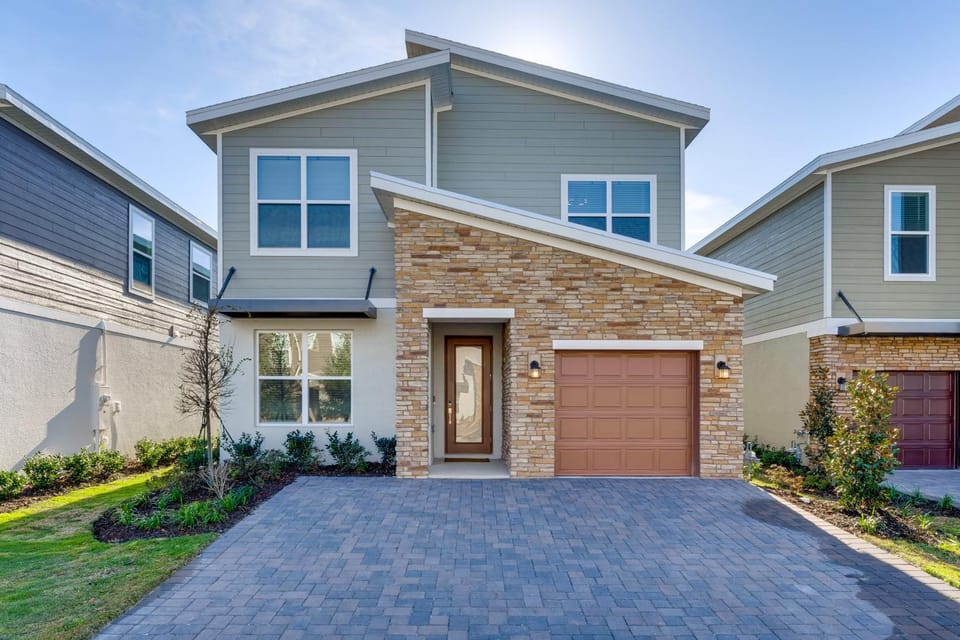 15 Min to Disney: Resort Amenities, Pool! House in Four Corners