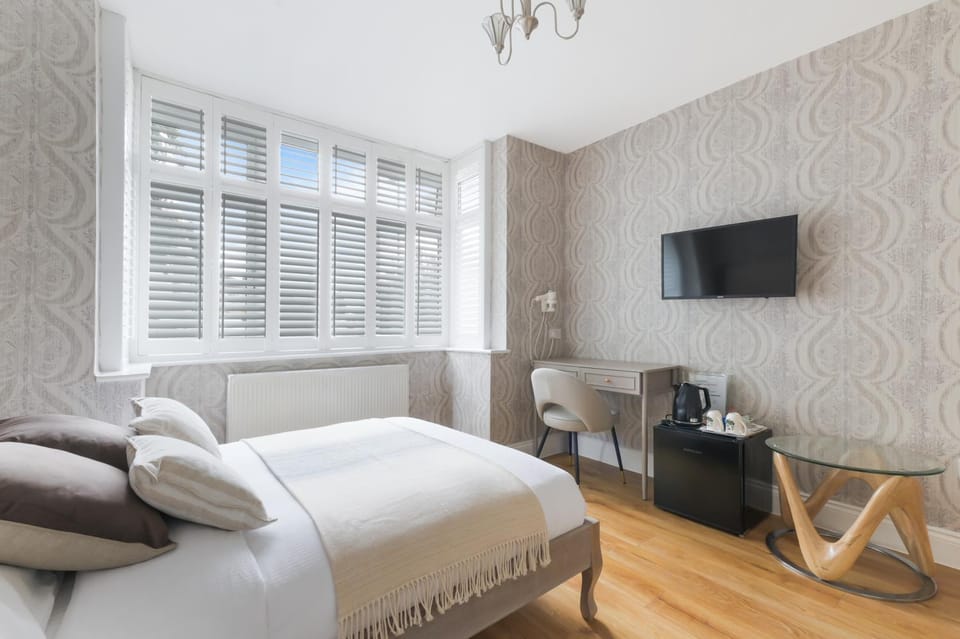 Katolondonhaus Bed and Breakfast in London