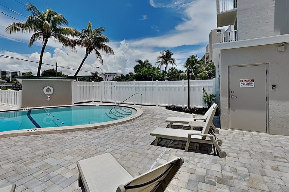 Castle Beach 303 Apartment in Estero Island