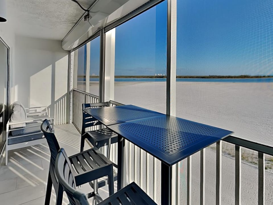 Patio, Day, Balcony/Terrace, Seating area, Dining area, Beach, furniture